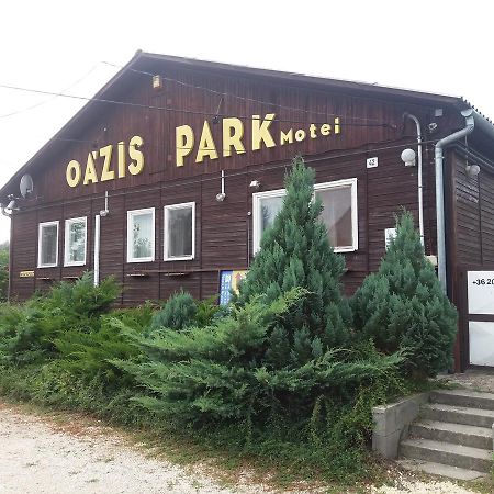 Oazis Park Motel Рацкеве Экстерьер фото