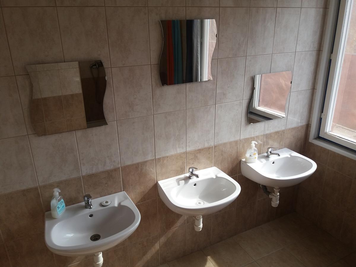 Oazis Park Motel Рацкеве Экстерьер фото