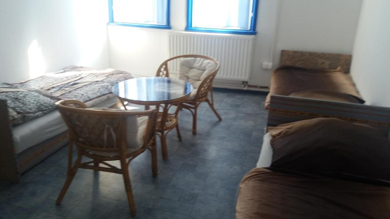 Oazis Park Motel Рацкеве Экстерьер фото